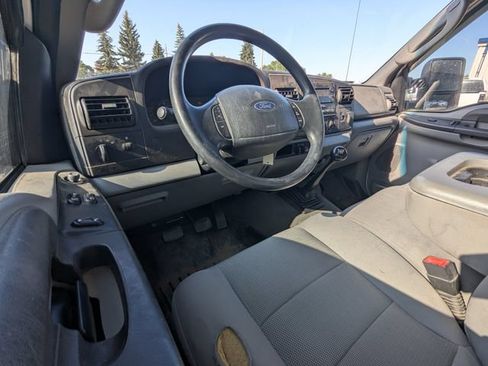 Used 2006 Ford F250 XLT AWD/4WD image 2