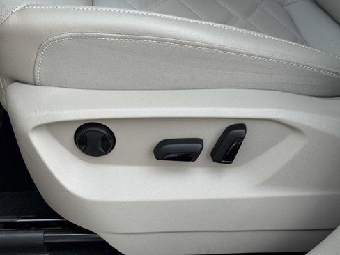 Used 2025 Volkswagen Atlas SE image 20