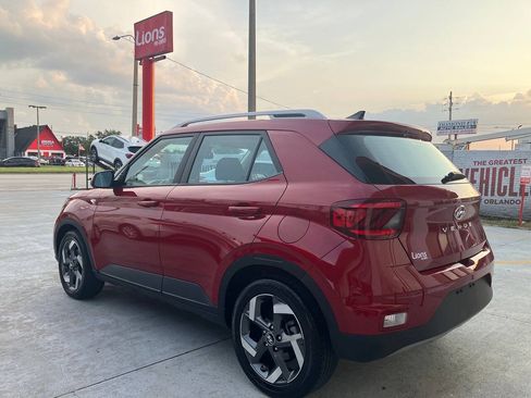 Used 2021 Hyundai Venue SEL FWD image 9