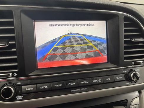 Used 2017 Hyundai Elantra SE image 5