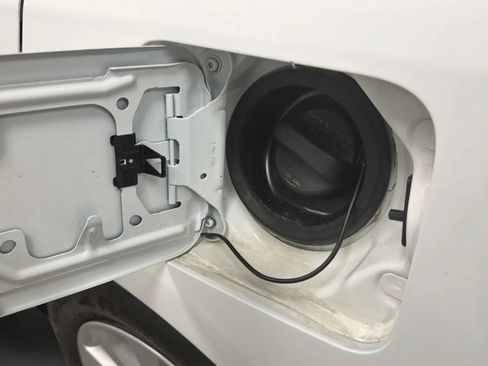 Used 2016 Nissan Versa SV FWD image 25