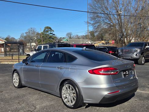 Used 2020 Ford Fusion SE FWD image 10