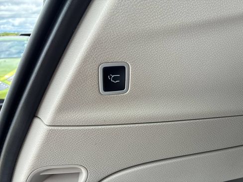 Used 2024 Chrysler Pacifica Touring-L FWD image 20