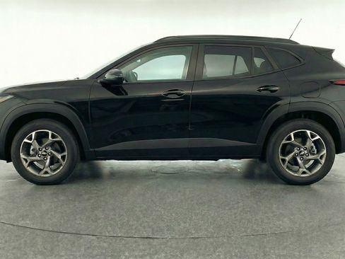 Used 2025 Chevrolet Trax LT image 5