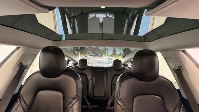 Used 2020 Tesla Model 3 Standard Range Plus RWD image 28