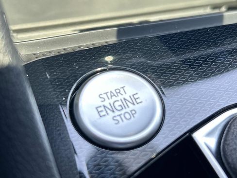 New 2025 Volkswagen Taos SE image 12