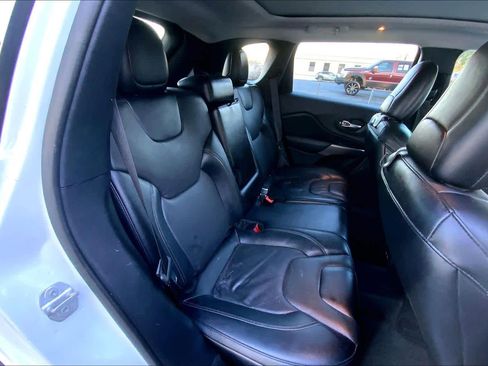 Used 2022 Jeep Cherokee Limited w/ Mopar Interior Package image 20