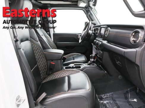 Used 2022 Jeep Wrangler Unlimited Sahara image 25