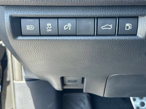New 2026 Toyota Camry Hybrid FWD image 23