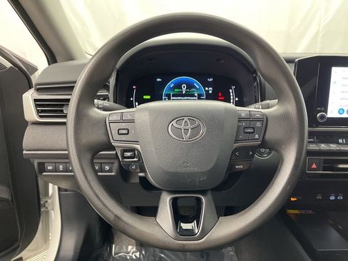 Used 2025 Toyota Camry LE image 6