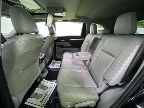 Used 2015 Toyota Highlander XLE image 28