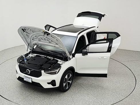 New 2026 Volvo XC40 B5 Plus w/ Protection Package Premier AWD/4WD image 40