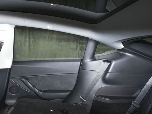 Used 2025 Tesla Model Y Long Range AWD/4WD image 56