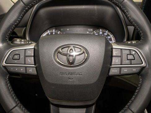 Certified 2023 Toyota Highlander XLE image 20