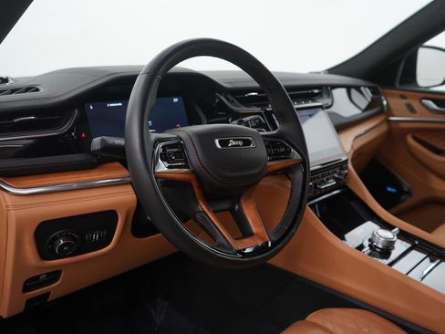 Used 2024 Jeep Grand Cherokee L Summit image 16