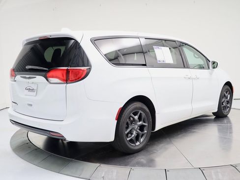 Used 2020 Chrysler Pacifica Touring w/ S Appearance Package image 5