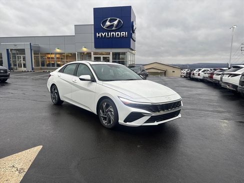 Certified 2025 Hyundai Elantra Limited image 1