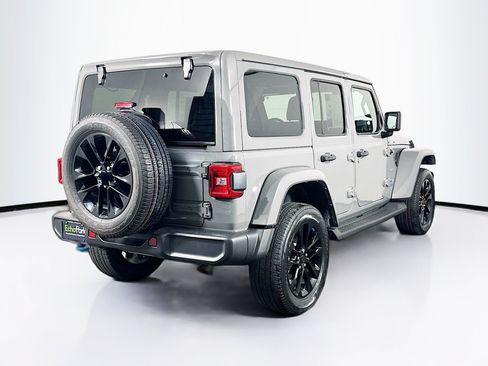 Used 2022 Jeep Wrangler Unlimited Sahara w/ Cold Weather Group AWD/4WD image 7