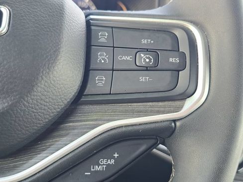 Used 2024 Jeep Wagoneer L Series II w/ Flexible Seating Group RWD image 23