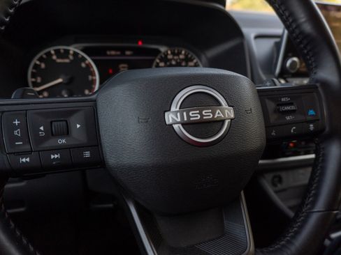 Used 2025 Nissan Rogue SV FWD image 30