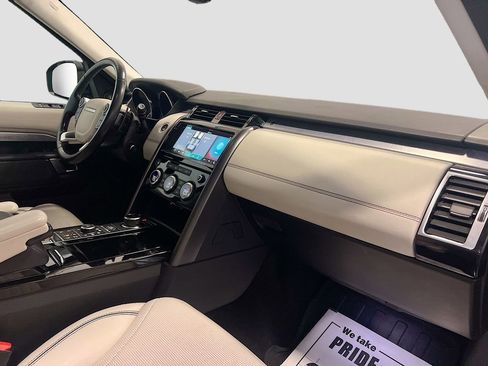 Used 2017 Land Rover Discovery First Edition image 27