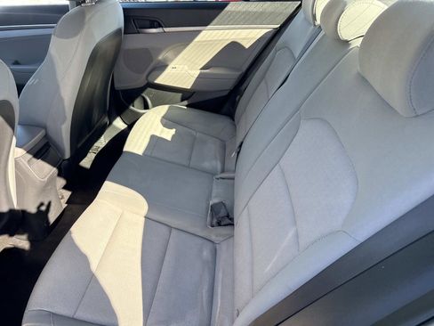 Used 2017 Hyundai Elantra SE image 15