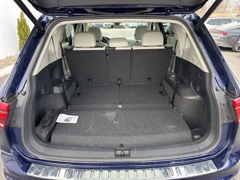 Used 2023 Volkswagen Tiguan SE w/ Panoramic Sunroof Package image 30