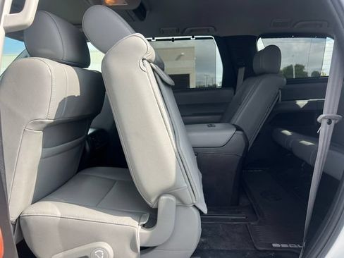 Used 2018 Toyota Sequoia Platinum AWD/4WD image 5