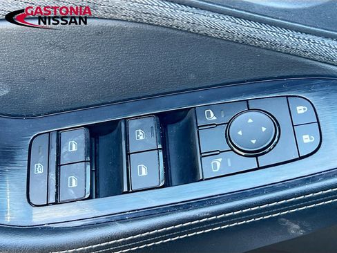 Used 2023 Nissan Rogue SV image 22