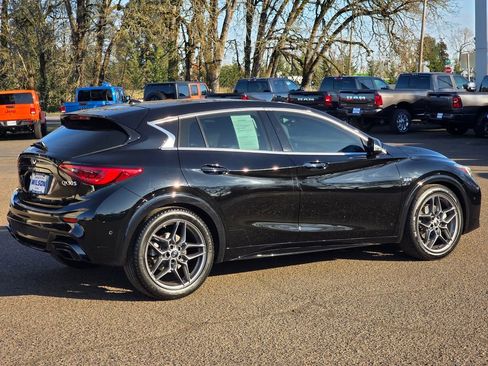 Used 2017 INFINITI QX30 Sport image 27