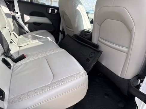 Used 2021 Jeep Gladiator Overland image 17