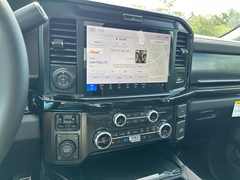 New 2026 Ford F250 Lariat w/ Black Appearance Package image 24