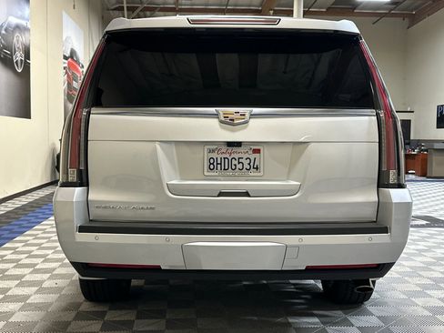 Used 2018 Cadillac Escalade ESV Luxury image 5