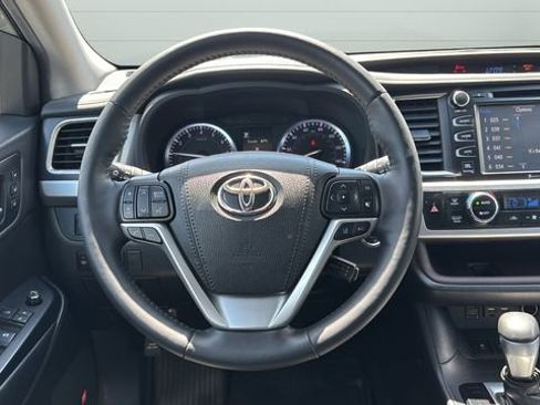 Used 2019 Toyota Highlander Limited Platinum AWD/4WD image 25