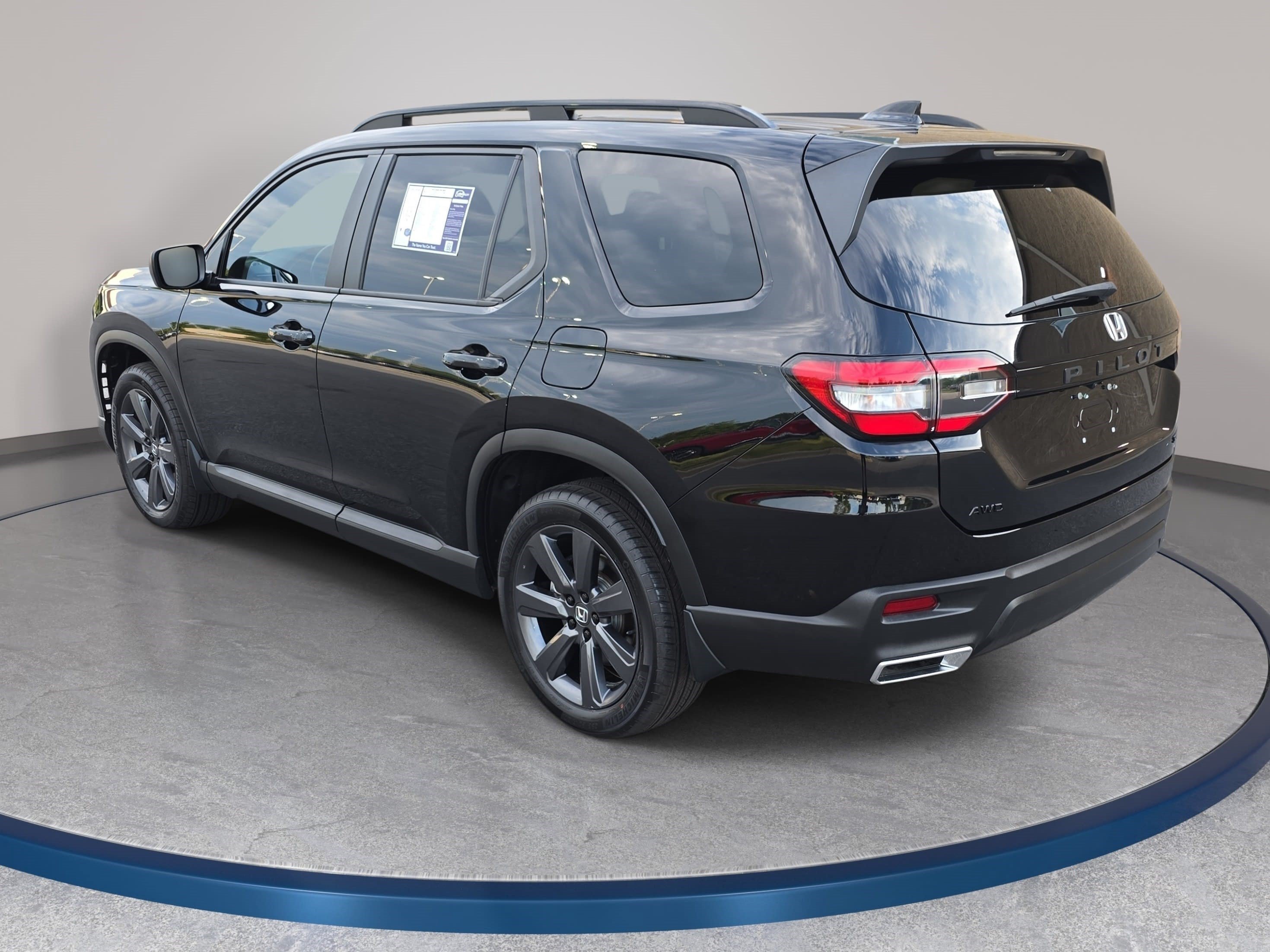 Used 2025 Honda Pilot Sport image 7