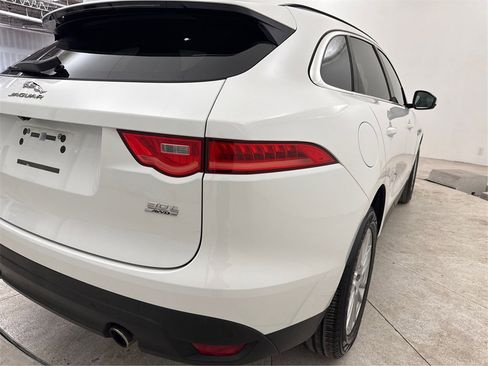 Used 2018 Jaguar F-PACE Prestige image 19