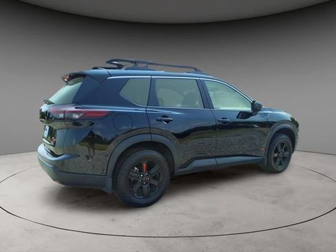 Certified 2026 Nissan Rogue SV AWD/4WD image 8