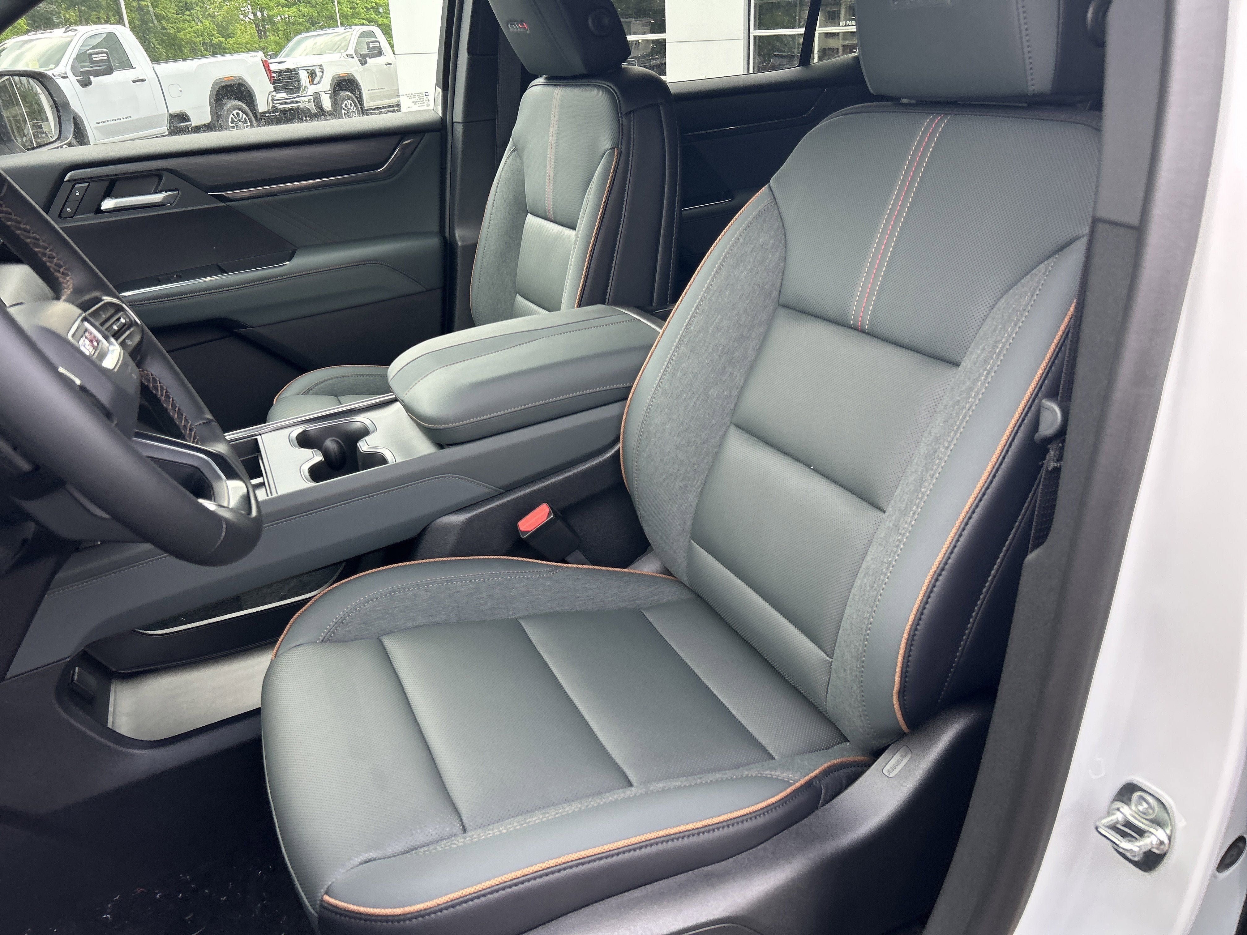 New 2026 GMC Acadia AT4 w/ Luxury Package AWD/4WD image 18
