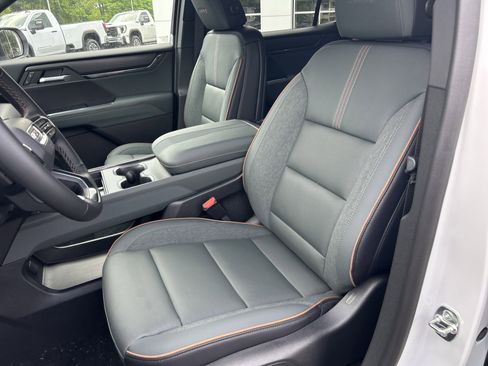 New 2026 GMC Acadia AT4 w/ Luxury Package AWD/4WD image 18