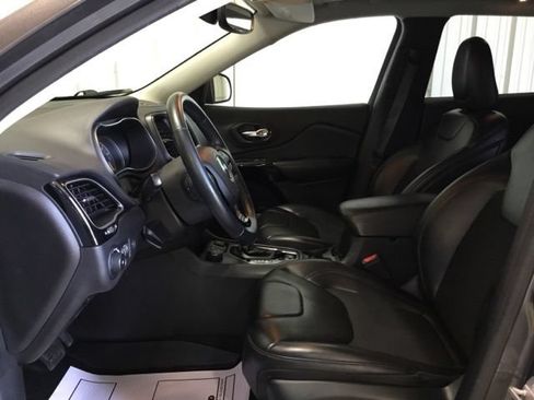 Used 2019 Jeep Cherokee Latitude Plus AWD/4WD image 22