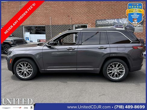 Used 2022 Jeep Grand Cherokee Summit w/ Luxury Tech Group V AWD/4WD image 3