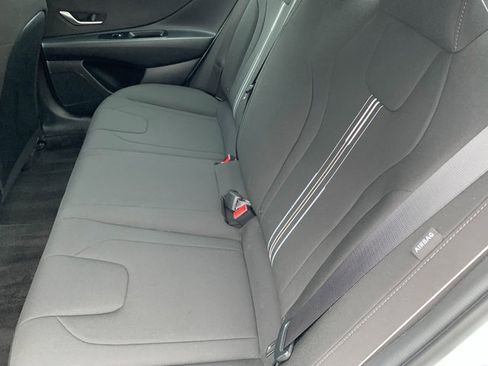 Used 2024 Hyundai Elantra Blue image 18