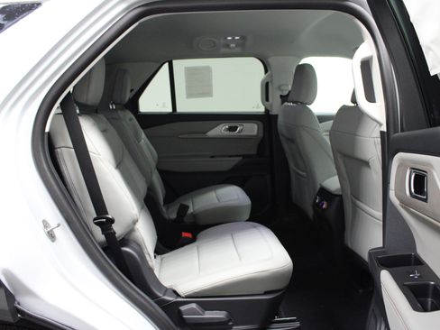 New 2026 Ford Explorer Active w/ Active Comfort Package image 16