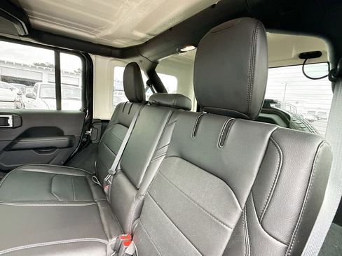 Used 2023 Jeep Wrangler Unlimited Sahara image 24