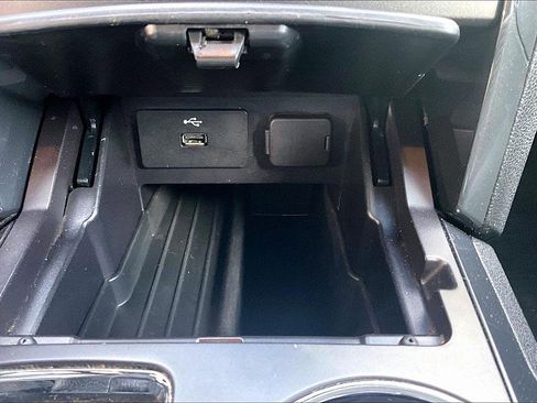 Used 2019 Ford Explorer XLT FWD image 15