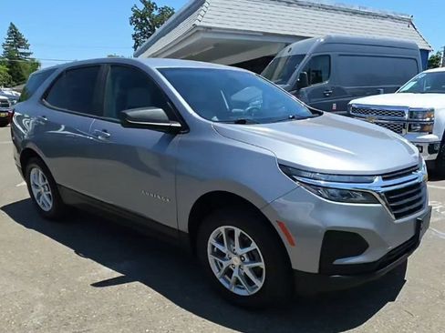 Used 2023 Chevrolet Equinox LS w/ LS Convenience Package AWD/4WD image 4