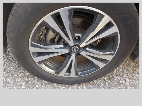 Used 2019 Nissan Rogue SV w/ Premium Package image 10