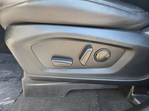 Used 2022 Ford Explorer Limited w/ Equipment Group 301A AWD/4WD image 12