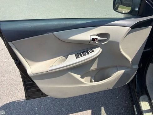 Used 2013 Toyota Corolla LE FWD image 9