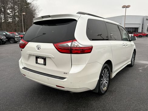 Used 2020 Toyota Sienna XLE image 6